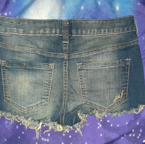 Express boho embroidered denim shorts - Picture 2 of 3